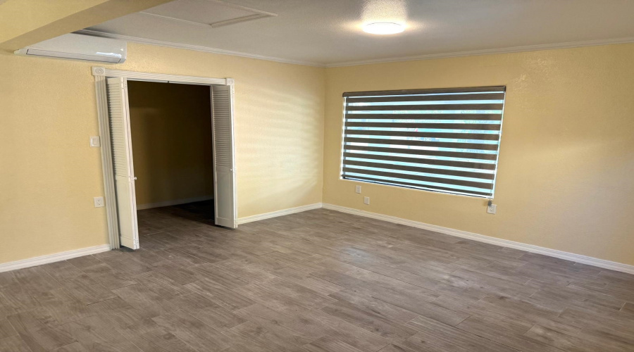 323 Farrell Rd, Laredoq, Texas 78045, 4 Bedrooms Bedrooms, 7 Rooms Rooms,3 BathroomsBathrooms,Residential,For Sale,323 Farrell Rd,20254403