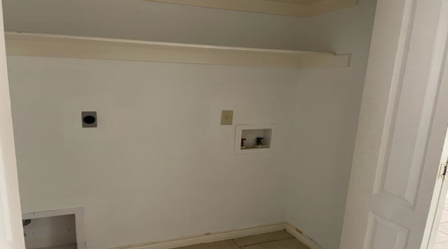 9805 Sterling Lp, LAREDO, Texas 78045, 2 Bedrooms Bedrooms, 4 Rooms Rooms,2 BathroomsBathrooms,Residential,For Rent,9805 Sterling Lp,20254406