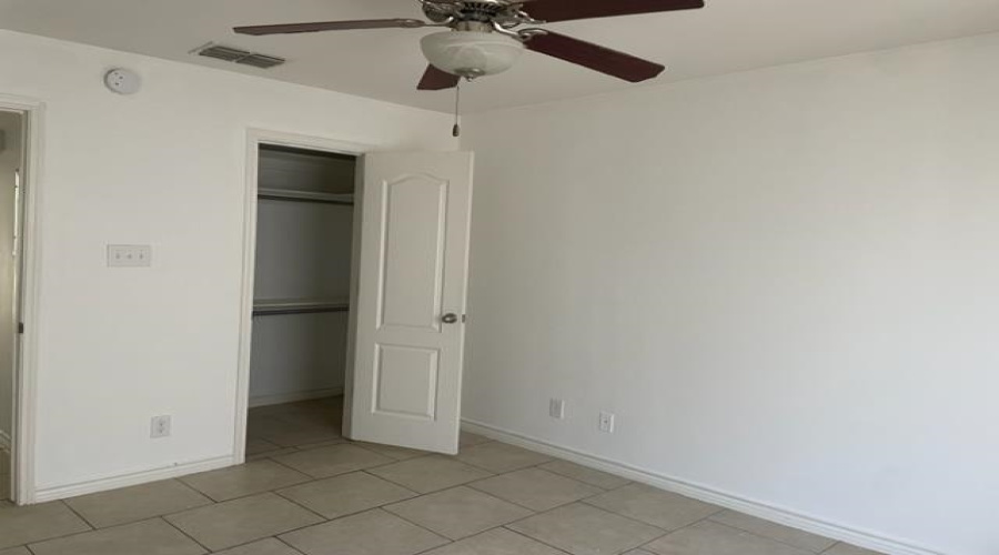 9805 Sterling Lp, LAREDO, Texas 78045, 2 Bedrooms Bedrooms, 4 Rooms Rooms,2 BathroomsBathrooms,Residential,For Rent,9805 Sterling Lp,20254406