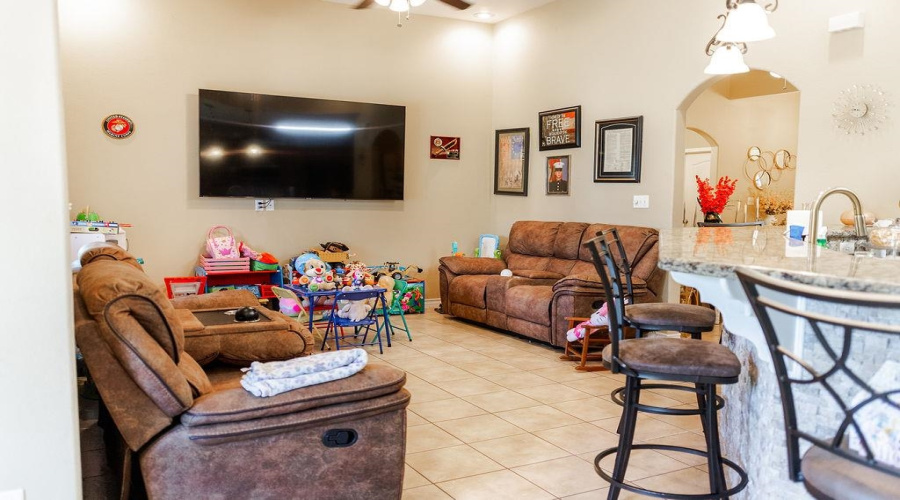 415 Starling Creek Lp, Laredo, Texas 78045, 3 Bedrooms Bedrooms, 5 Rooms Rooms,2 BathroomsBathrooms,Residential,For Rent,415 Starling Creek Lp,20254409