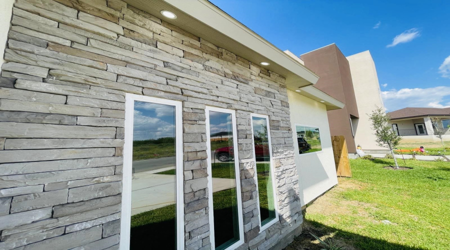 3706 Yoyis St., LAREDO, Texas 78046, 3 Bedrooms Bedrooms, 4 Rooms Rooms,2 BathroomsBathrooms,Residential,For Sale,3706 Yoyis St.,20254411 3706 Yoyis St., LAREDO, Texas 78046, 3 Bedrooms Bedrooms, 4 Rooms Rooms,2 BathroomsBathrooms,Residential,For Sale,3706 Yoyis St.,20254411
