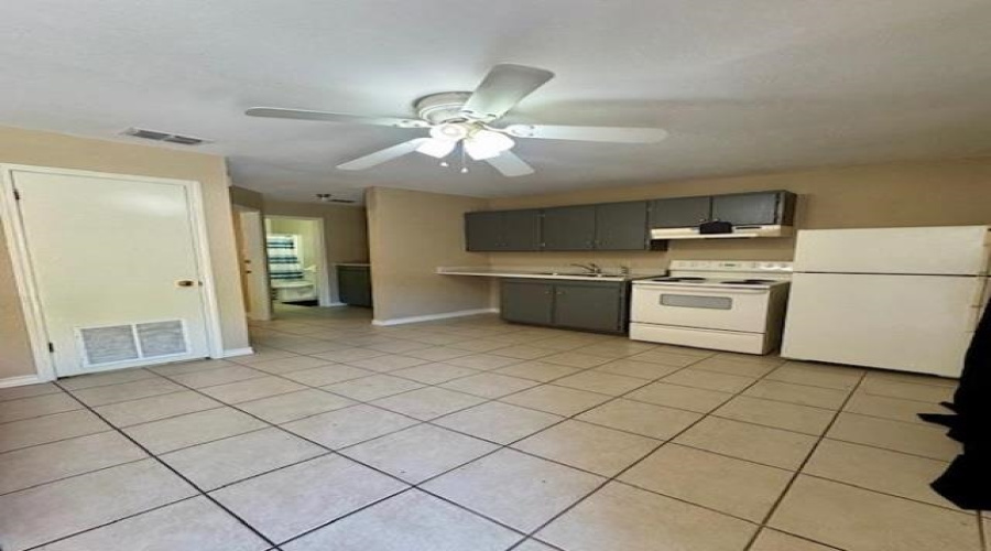 1305 Tilden Ave, Laredo, Texas 78040, 1 Bedroom Bedrooms, 4 Rooms Rooms,1 BathroomBathrooms,Residential,For Rent,1305 Tilden Ave,20254413