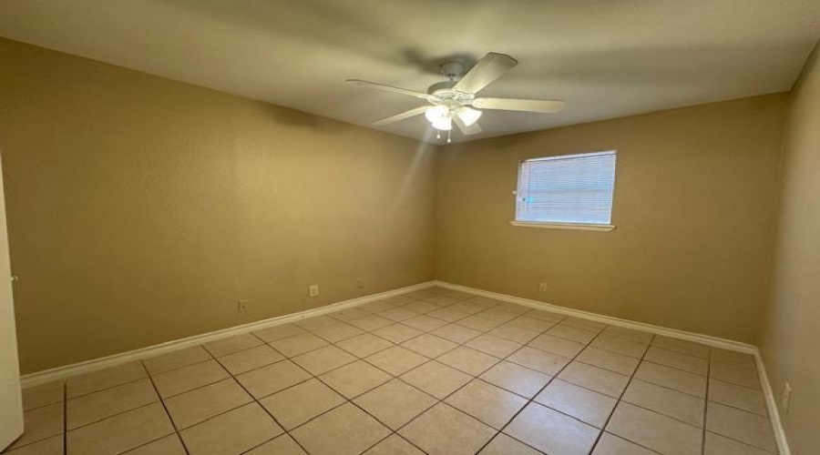 1305 Tilden Ave, Laredo, Texas 78040, 1 Bedroom Bedrooms, 4 Rooms Rooms,1 BathroomBathrooms,Residential,For Rent,1305 Tilden Ave,20254413
