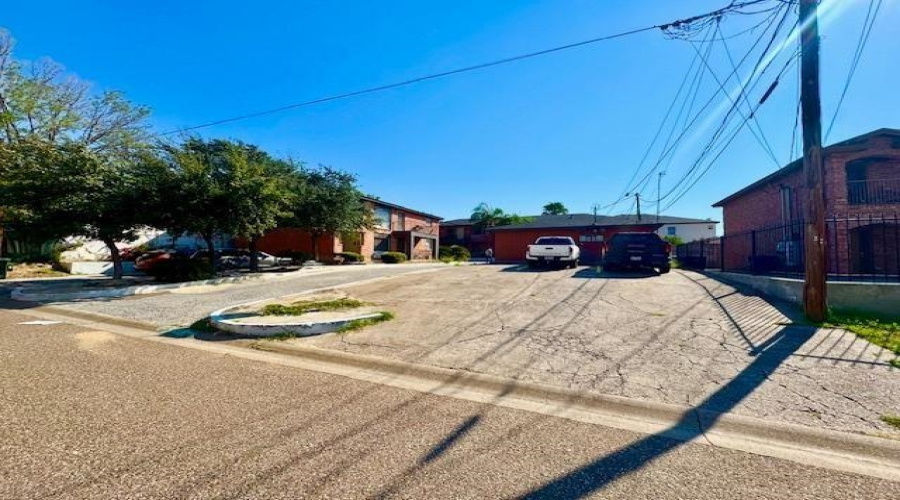 1305 Tilden Ave, Laredo, Texas 78040, 2 Bedrooms Bedrooms, 5 Rooms Rooms,1 BathroomBathrooms,Residential,For Rent,1305 Tilden Ave,20254415