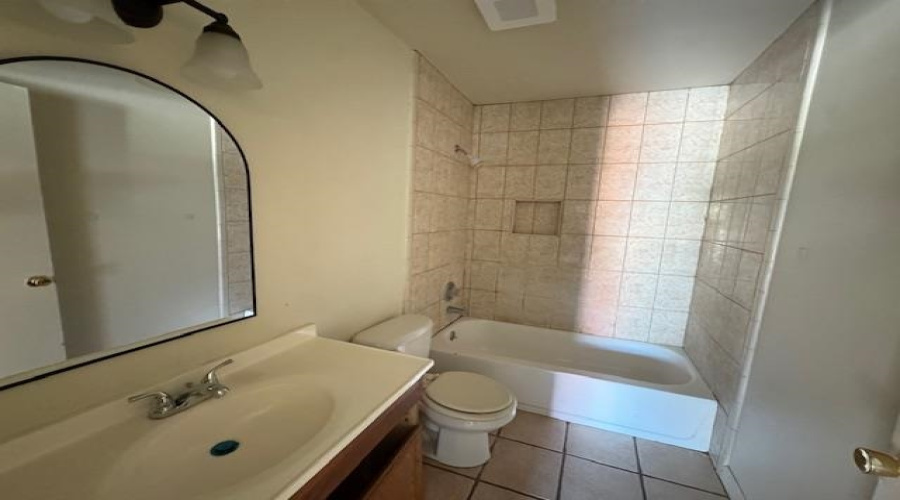 1305 Tilden Ave, Laredo, Texas 78040, 2 Bedrooms Bedrooms, 5 Rooms Rooms,1 BathroomBathrooms,Residential,For Rent,1305 Tilden Ave,20254415