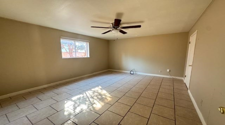 1305 Tilden Ave, Laredo, Texas 78040, 2 Bedrooms Bedrooms, 5 Rooms Rooms,1 BathroomBathrooms,Residential,For Rent,1305 Tilden Ave,20254415