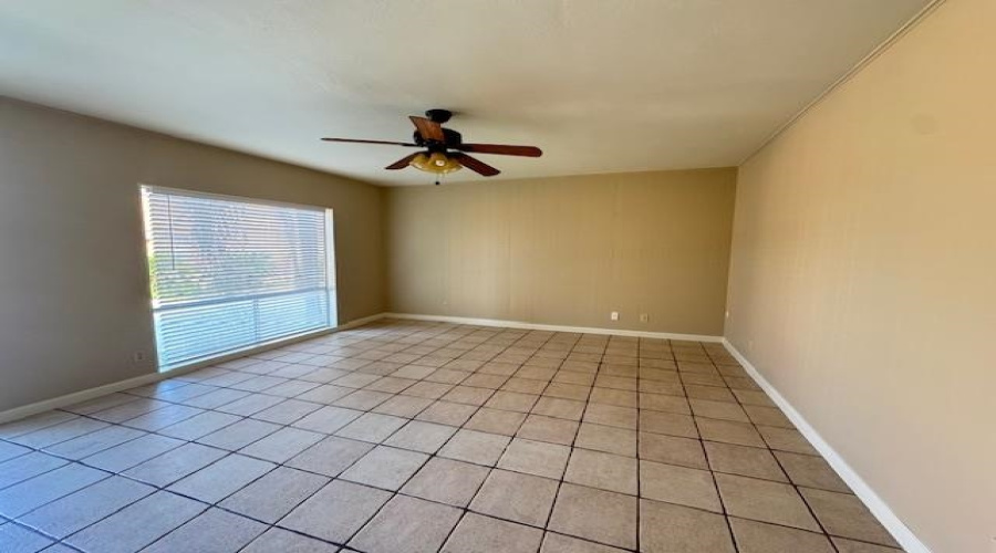 1305 Tilden Ave, Laredo, Texas 78040, 2 Bedrooms Bedrooms, 5 Rooms Rooms,1 BathroomBathrooms,Residential,For Rent,1305 Tilden Ave,20254415