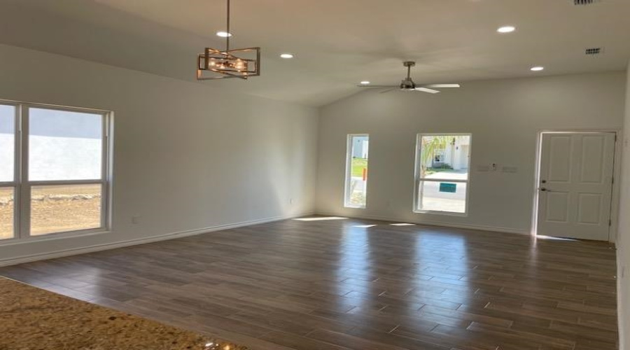5114 Galicia Lane, Laredo, Texas 78046, 3 Bedrooms Bedrooms, 5 Rooms Rooms,2 BathroomsBathrooms,Residential,For Rent,5114 Galicia Lane,20254418