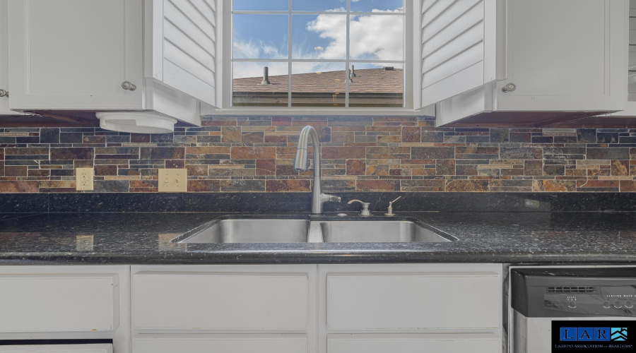 3826 Crestwind Dr, Laredo, Texas 78045-8190, 5 Bedrooms Bedrooms, 9 Rooms Rooms,3 BathroomsBathrooms,Residential,For Sale,3826 Crestwind Dr,20254427