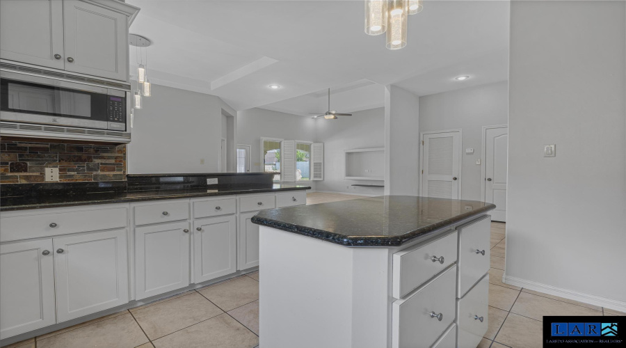 3826 Crestwind Dr, Laredo, Texas 78045-8190, 5 Bedrooms Bedrooms, 9 Rooms Rooms,3 BathroomsBathrooms,Residential,For Sale,3826 Crestwind Dr,20254427