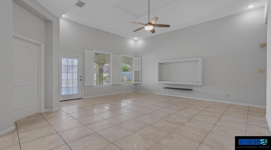 3826 Crestwind Dr, Laredo, Texas 78045-8190, 5 Bedrooms Bedrooms, 9 Rooms Rooms,3 BathroomsBathrooms,Residential,For Sale,3826 Crestwind Dr,20254427