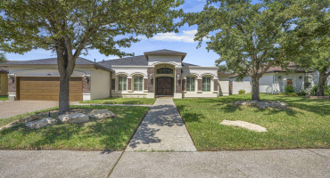 3826 Crestwind Dr, Laredo, Texas 78045-8190, 5 Bedrooms Bedrooms, 9 Rooms Rooms,3 BathroomsBathrooms,Residential,For Sale,3826 Crestwind Dr,20254427