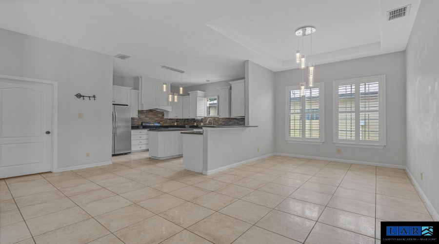 3826 Crestwind Dr, Laredo, Texas 78045-8190, 5 Bedrooms Bedrooms, 9 Rooms Rooms,3 BathroomsBathrooms,Residential,For Sale,3826 Crestwind Dr,20254427