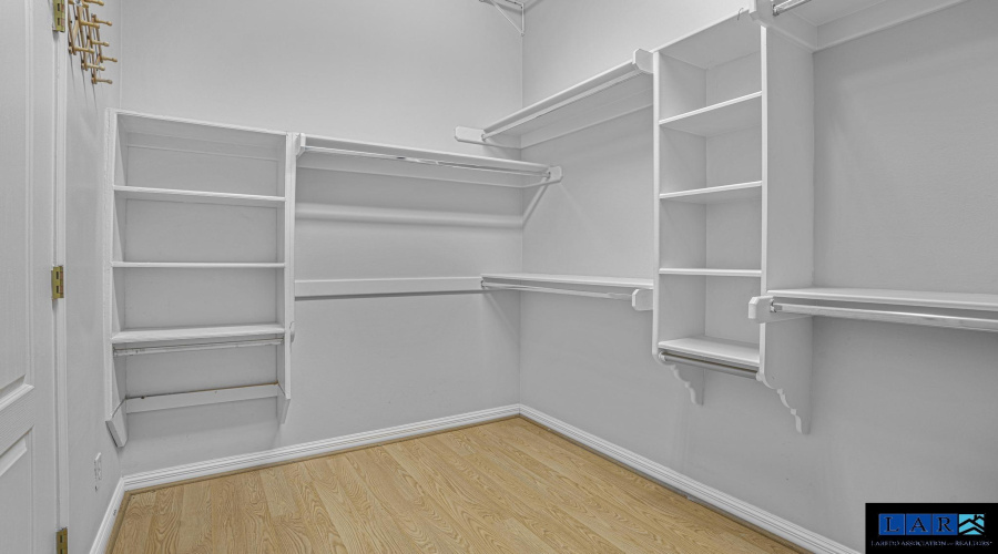 3826 Crestwind Dr, Laredo, Texas 78045-8190, 5 Bedrooms Bedrooms, 9 Rooms Rooms,3 BathroomsBathrooms,Residential,For Sale,3826 Crestwind Dr,20254427