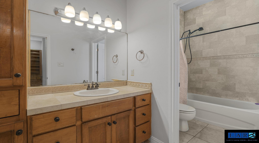 3826 Crestwind Dr, Laredo, Texas 78045-8190, 5 Bedrooms Bedrooms, 9 Rooms Rooms,3 BathroomsBathrooms,Residential,For Sale,3826 Crestwind Dr,20254427