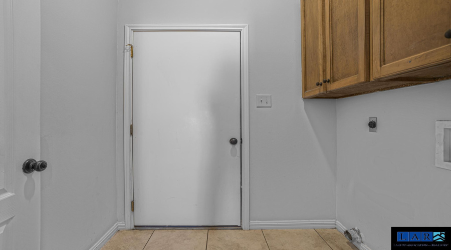 3826 Crestwind Dr, Laredo, Texas 78045-8190, 5 Bedrooms Bedrooms, 9 Rooms Rooms,3 BathroomsBathrooms,Residential,For Sale,3826 Crestwind Dr,20254427