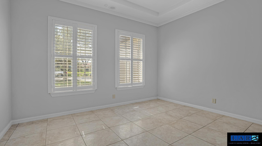 3826 Crestwind Dr, Laredo, Texas 78045-8190, 5 Bedrooms Bedrooms, 9 Rooms Rooms,3 BathroomsBathrooms,Residential,For Sale,3826 Crestwind Dr,20254427