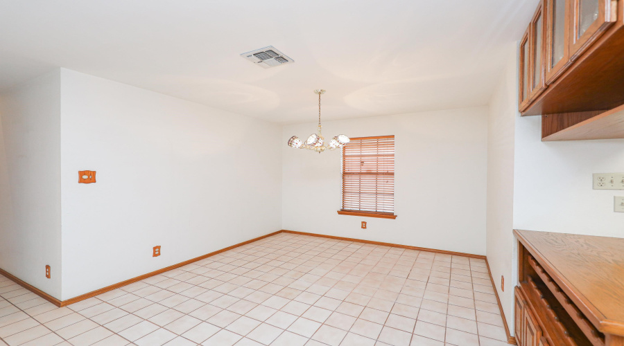 1215 St Patrick Dr, Laredo, Texas 78045, 3 Bedrooms Bedrooms, 7 Rooms Rooms,3 BathroomsBathrooms,Residential,For Sale,1215 St Patrick Dr,20254431