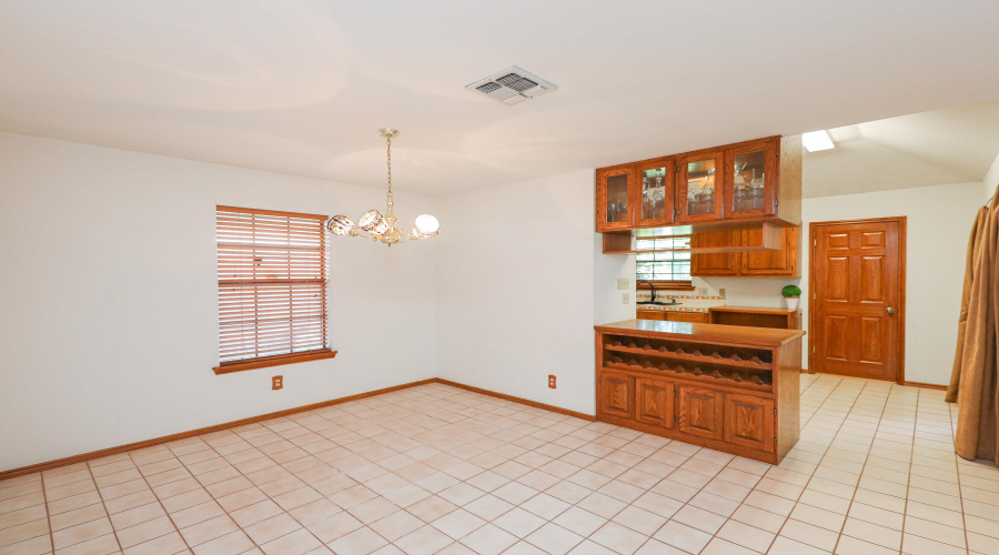 1215 St Patrick Dr, Laredo, Texas 78045, 3 Bedrooms Bedrooms, 7 Rooms Rooms,3 BathroomsBathrooms,Residential,For Sale,1215 St Patrick Dr,20254431