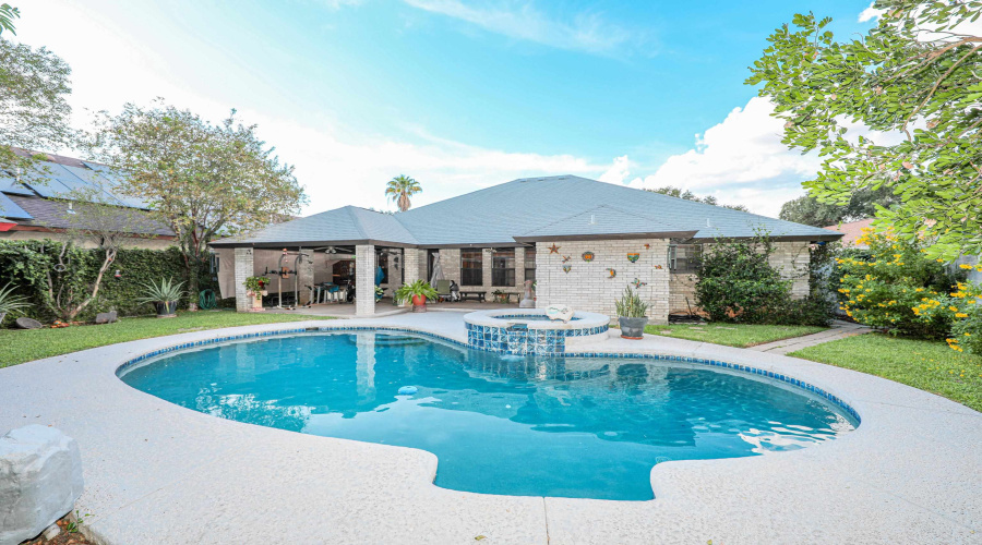 1215 St Patrick Dr, Laredo, Texas 78045, 3 Bedrooms Bedrooms, 7 Rooms Rooms,3 BathroomsBathrooms,Residential,For Sale,1215 St Patrick Dr,20254431