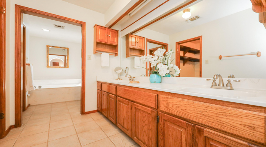 1215 St Patrick Dr, Laredo, Texas 78045, 3 Bedrooms Bedrooms, 7 Rooms Rooms,3 BathroomsBathrooms,Residential,For Sale,1215 St Patrick Dr,20254431