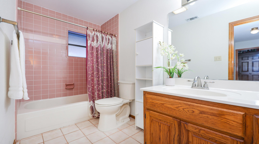 1215 St Patrick Dr, Laredo, Texas 78045, 3 Bedrooms Bedrooms, 7 Rooms Rooms,3 BathroomsBathrooms,Residential,For Sale,1215 St Patrick Dr,20254431