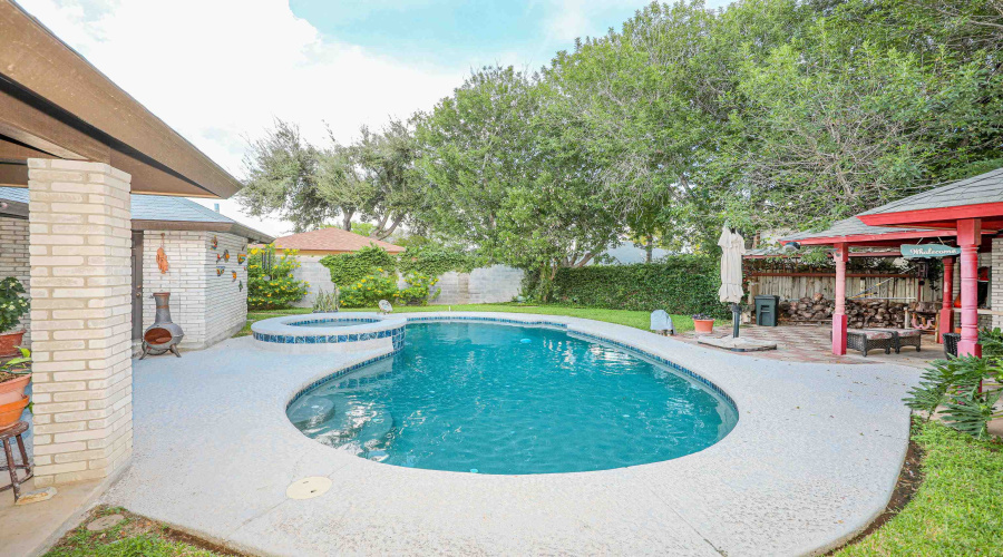 1215 St Patrick Dr, Laredo, Texas 78045, 3 Bedrooms Bedrooms, 7 Rooms Rooms,3 BathroomsBathrooms,Residential,For Sale,1215 St Patrick Dr,20254431