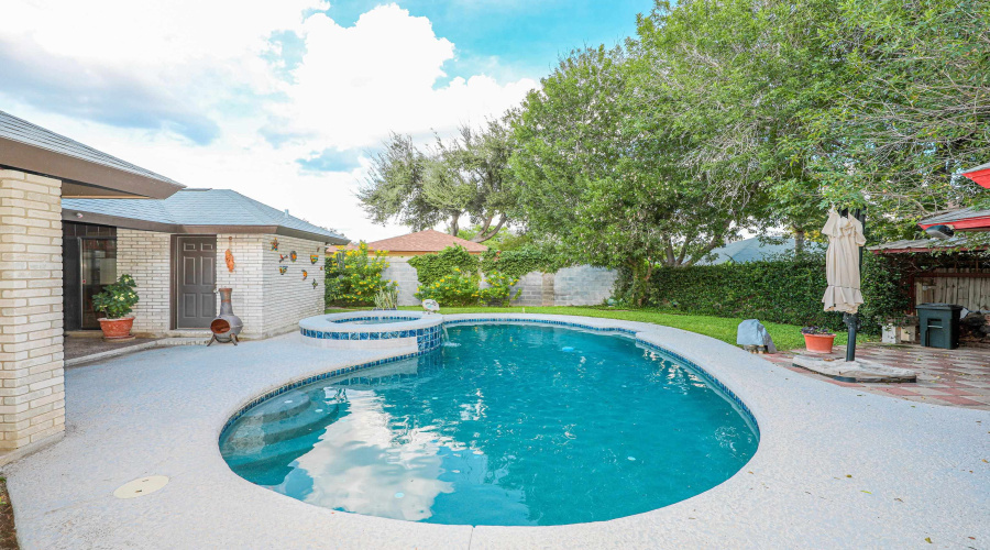 1215 St Patrick Dr, Laredo, Texas 78045, 3 Bedrooms Bedrooms, 7 Rooms Rooms,3 BathroomsBathrooms,Residential,For Sale,1215 St Patrick Dr,20254431