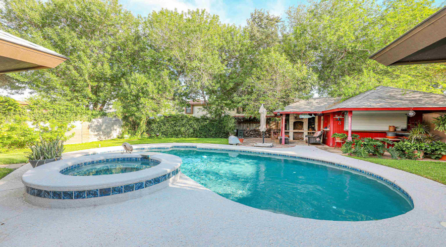 1215 St Patrick Dr, Laredo, Texas 78045, 3 Bedrooms Bedrooms, 7 Rooms Rooms,3 BathroomsBathrooms,Residential,For Sale,1215 St Patrick Dr,20254431