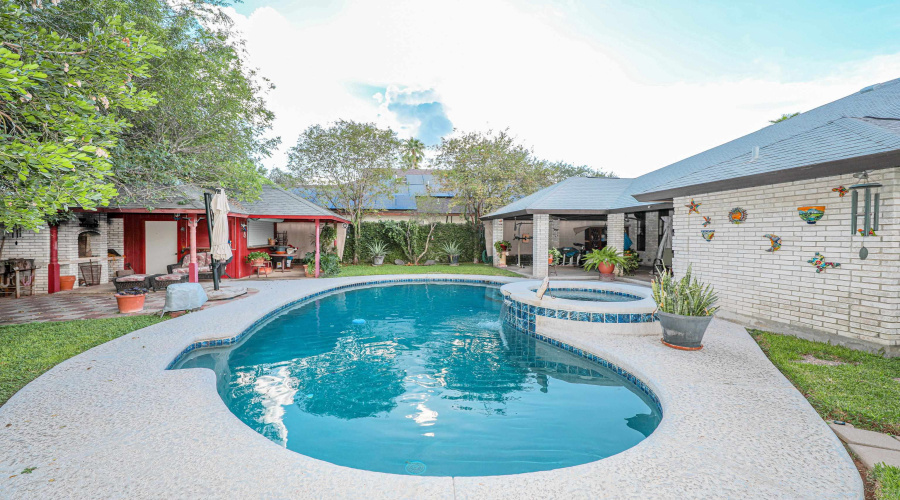 1215 St Patrick Dr, Laredo, Texas 78045, 3 Bedrooms Bedrooms, 7 Rooms Rooms,3 BathroomsBathrooms,Residential,For Sale,1215 St Patrick Dr,20254431