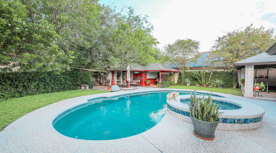 1215 St Patrick Dr, Laredo, Texas 78045, 3 Bedrooms Bedrooms, 7 Rooms Rooms,3 BathroomsBathrooms,Residential,For Sale,1215 St Patrick Dr,20254431