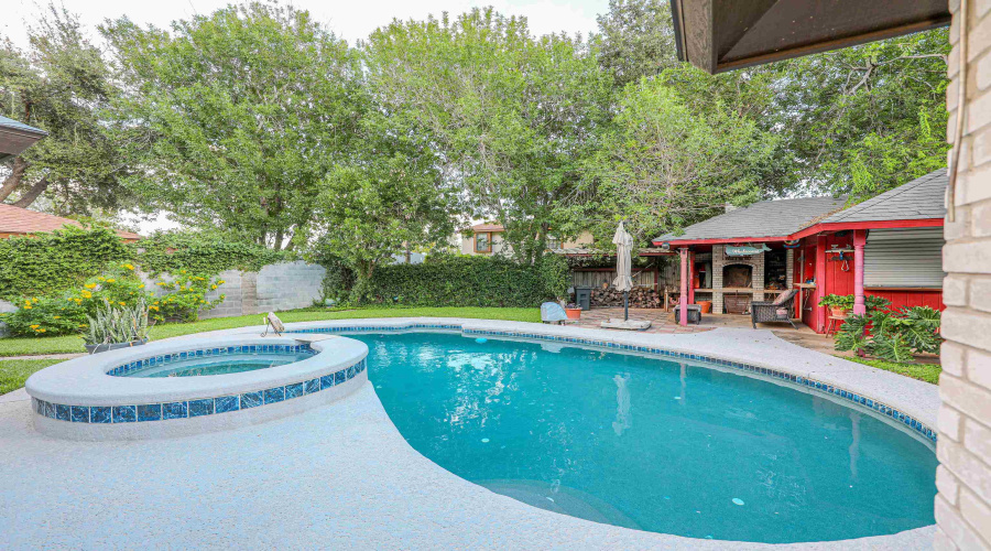 1215 St Patrick Dr, Laredo, Texas 78045, 3 Bedrooms Bedrooms, 7 Rooms Rooms,3 BathroomsBathrooms,Residential,For Sale,1215 St Patrick Dr,20254431