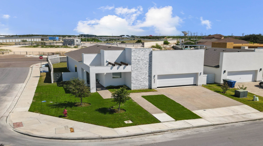 4002 Sun Valley Dr., Laredo, Texas 78045, 3 Bedrooms Bedrooms, 5 Rooms Rooms,2 BathroomsBathrooms,Residential,For Sale,4002 Sun Valley Dr.,20254434 4002 Sun Valley Dr., Laredo, Texas 78045, 3 Bedrooms Bedrooms, 5 Rooms Rooms,2 BathroomsBathrooms,Residential,For Sale,4002 Sun Valley Dr.,20254434