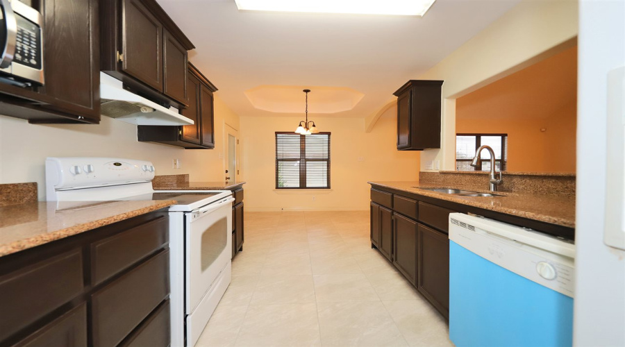 8801 Snow Falls Dr, Laredo, Texas 78045, 3 Bedrooms Bedrooms, 5 Rooms Rooms,2 BathroomsBathrooms,Residential,For Rent,8801 Snow Falls Dr,20254436