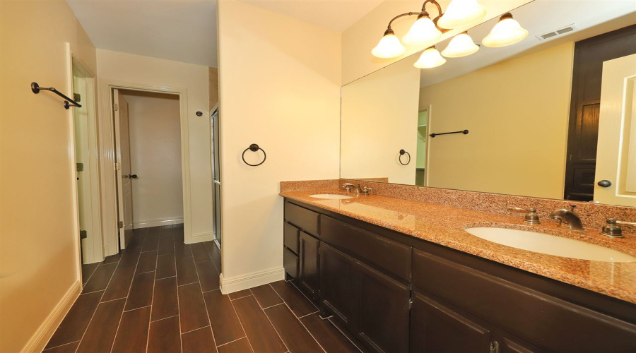 8801 Snow Falls Dr, Laredo, Texas 78045, 3 Bedrooms Bedrooms, 5 Rooms Rooms,2 BathroomsBathrooms,Residential,For Rent,8801 Snow Falls Dr,20254436