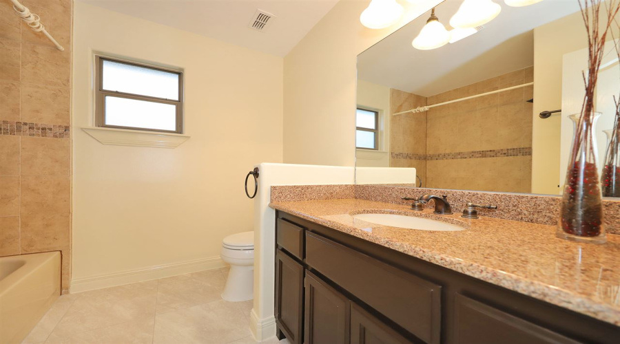 8801 Snow Falls Dr, Laredo, Texas 78045, 3 Bedrooms Bedrooms, 5 Rooms Rooms,2 BathroomsBathrooms,Residential,For Rent,8801 Snow Falls Dr,20254436