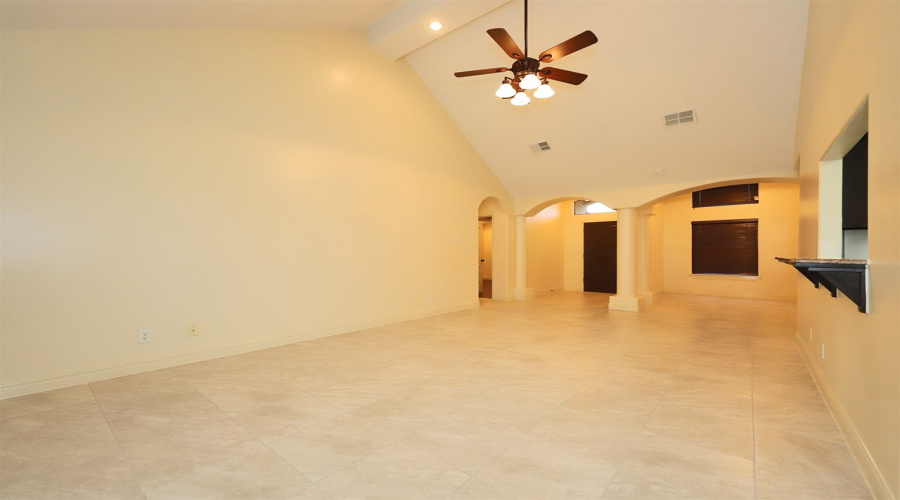 8801 Snow Falls Dr, Laredo, Texas 78045, 3 Bedrooms Bedrooms, 5 Rooms Rooms,2 BathroomsBathrooms,Residential,For Rent,8801 Snow Falls Dr,20254436