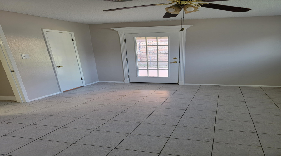 713 B Lindenwood Dr, Laredo, Texas 78045, 3 Bedrooms Bedrooms, 6 Rooms Rooms,2 BathroomsBathrooms,Residential,For Rent,713 B Lindenwood Dr,20254438
