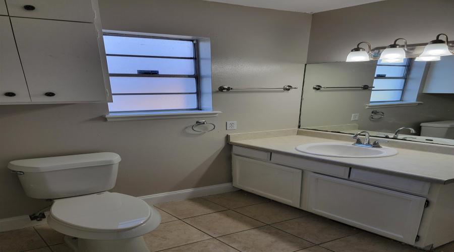 713 B Lindenwood Dr, Laredo, Texas 78045, 3 Bedrooms Bedrooms, 6 Rooms Rooms,2 BathroomsBathrooms,Residential,For Rent,713 B Lindenwood Dr,20254438