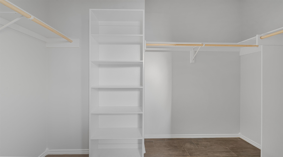 MASTER BEDROOM WALK-IN CLOSET