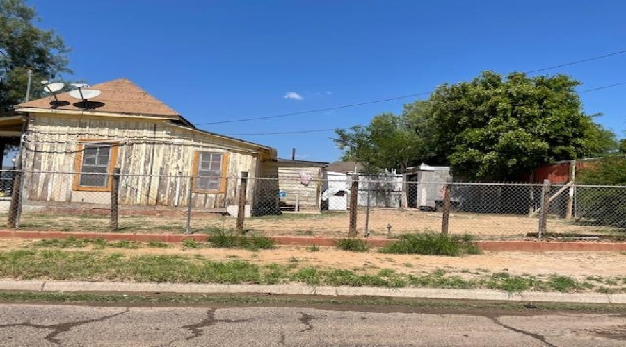 801 Sanders Ave, Laredo, Texas 78040, 1 Bedroom Bedrooms, 3 Rooms Rooms,1 BathroomBathrooms,Residential,For Sale,801 Sanders Ave,20254444
