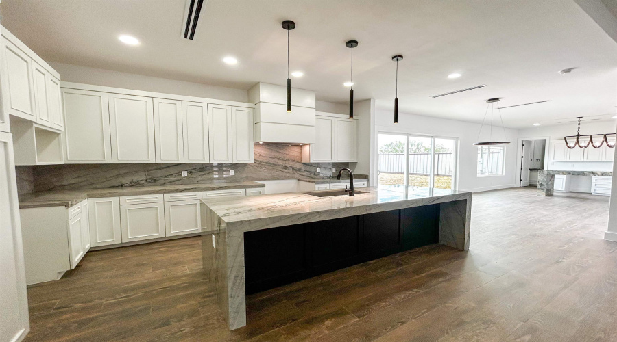 134 Riverside Dr, Zapata, Texas 78076, 4 Bedrooms Bedrooms, 6 Rooms Rooms,3 BathroomsBathrooms,Residential,For Sale,134 Riverside Dr,20254447
