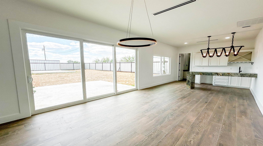 134 Riverside Dr, Zapata, Texas 78076, 4 Bedrooms Bedrooms, 6 Rooms Rooms,3 BathroomsBathrooms,Residential,For Sale,134 Riverside Dr,20254447