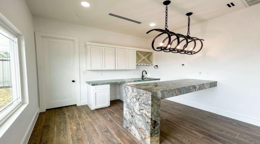 134 Riverside Dr, Zapata, Texas 78076, 4 Bedrooms Bedrooms, 6 Rooms Rooms,3 BathroomsBathrooms,Residential,For Sale,134 Riverside Dr,20254447