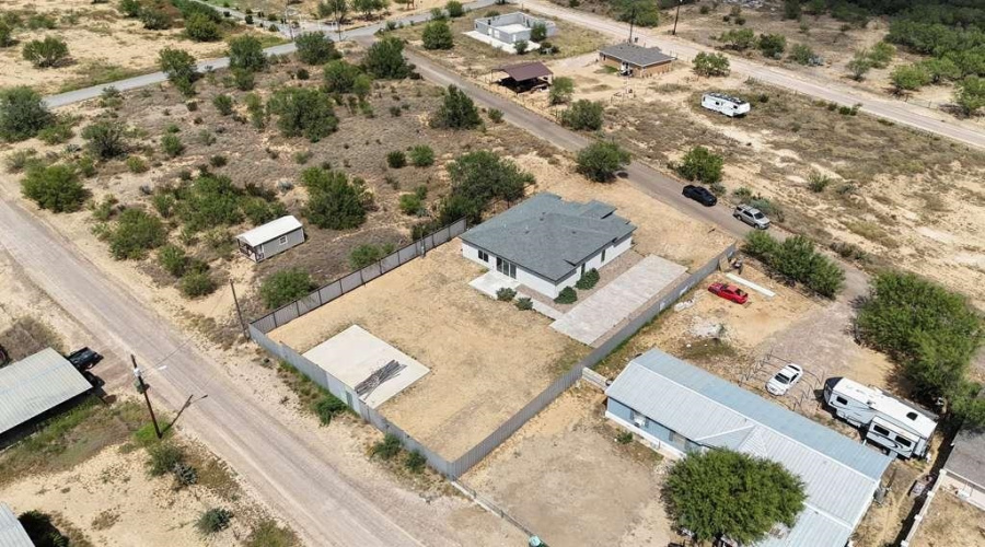 134 Riverside Dr, Zapata, Texas 78076, 4 Bedrooms Bedrooms, 6 Rooms Rooms,3 BathroomsBathrooms,Residential,For Sale,134 Riverside Dr,20254447