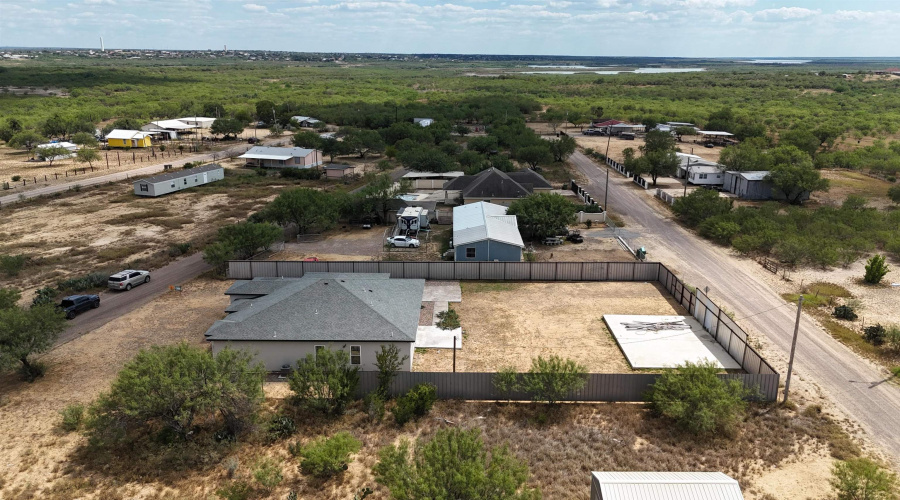 134 Riverside Dr, Zapata, Texas 78076, 4 Bedrooms Bedrooms, 6 Rooms Rooms,3 BathroomsBathrooms,Residential,For Sale,134 Riverside Dr,20254447