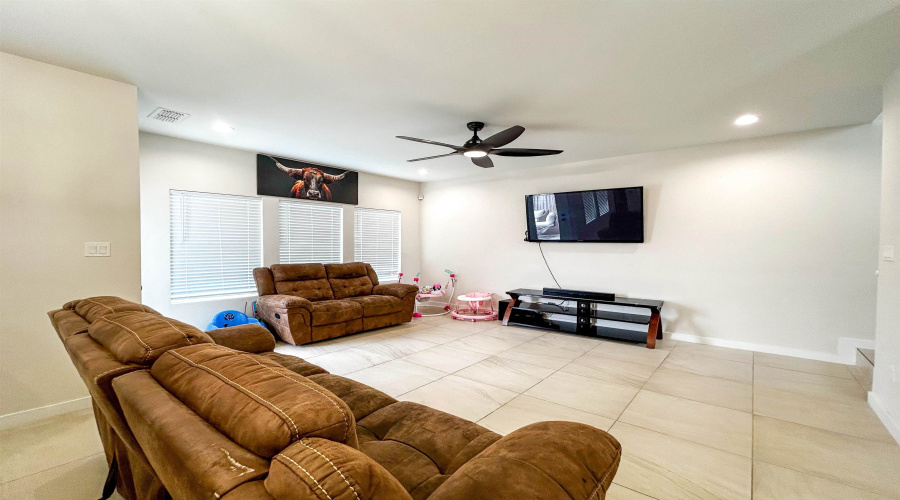 5707 Kylee Dr., Laredo, Texas 78043, 3 Bedrooms Bedrooms, 6 Rooms Rooms,2 BathroomsBathrooms,Residential,For Sale,5707 Kylee Dr.,20254449