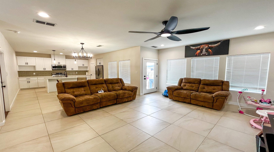 5707 Kylee Dr., Laredo, Texas 78043, 3 Bedrooms Bedrooms, 6 Rooms Rooms,2 BathroomsBathrooms,Residential,For Sale,5707 Kylee Dr.,20254449