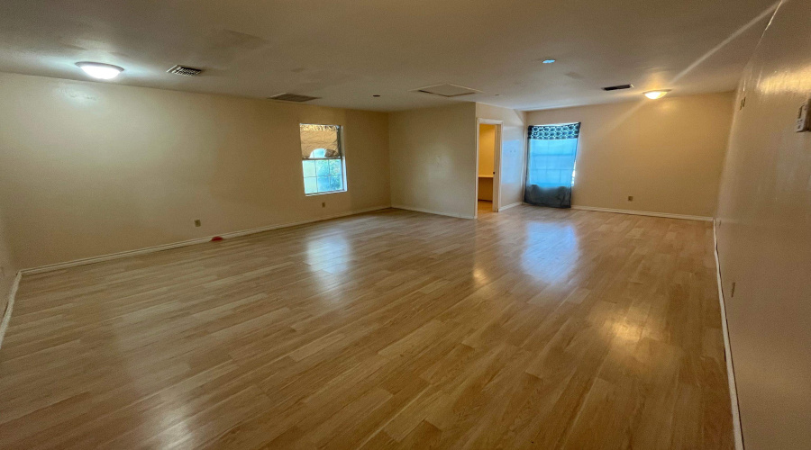 1308 Eisenhower Dr, Laredo, Texas 78046, 5 Bedrooms Bedrooms, 6 Rooms Rooms,2 BathroomsBathrooms,Residential,For Sale,1308 Eisenhower Dr,20254450