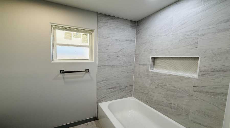 1432 El Caporal Dr., Laredo, Texas 78046, 3 Bedrooms Bedrooms, 5 Rooms Rooms,2 BathroomsBathrooms,Residential,For Sale,1432 El Caporal Dr.,20254453